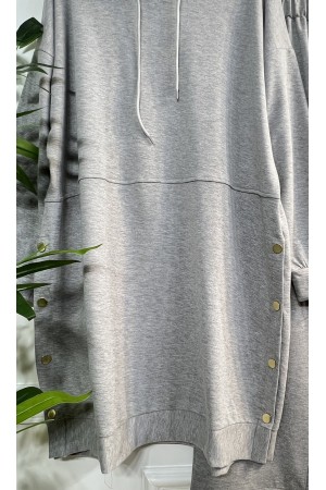 Öykü Kapşonlu Düğme Detaylı İki İplik Penye Takım - Gri Öykü Kapşonlu Düğme Detaylı İki İplik Penye Takım - Gri