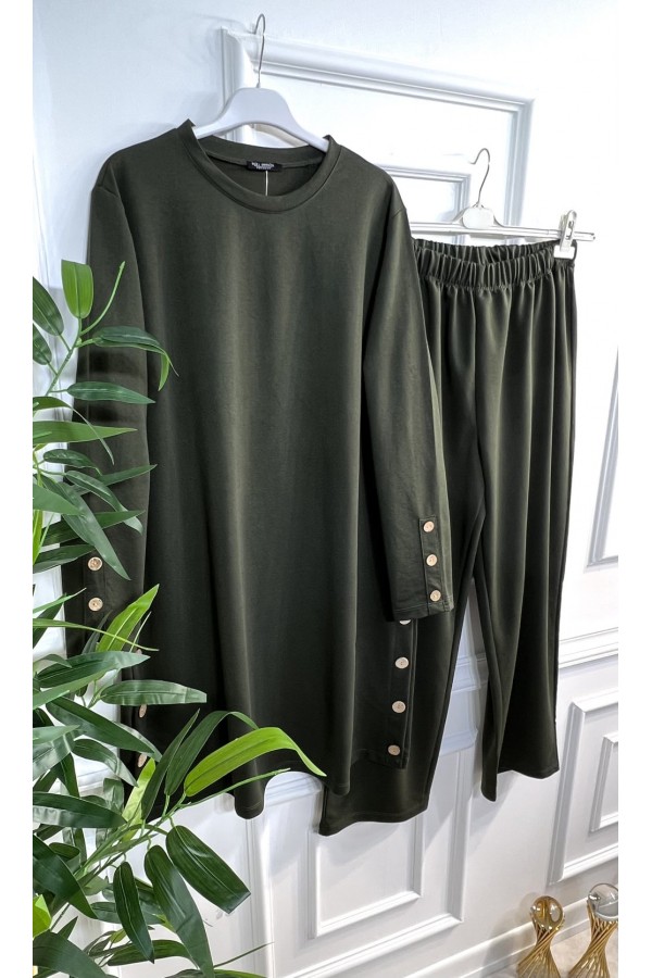Helen Düğme Detaylı İki İplik Penye Takım - Haki Helen Düğme Detaylı İki İplik Penye Takım - Haki