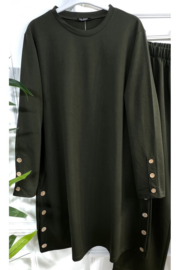 Helen Düğme Detaylı İki İplik Penye Takım - Haki Helen Düğme Detaylı İki İplik Penye Takım - Haki