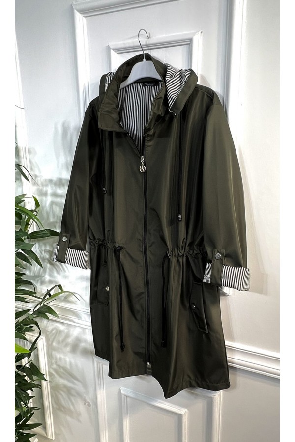 Nisa Çıkarılabilir Kapşonlu İçi Çizgili Kısa Trenç - Haki