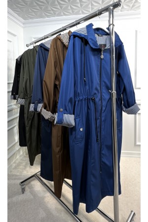 Rüya Çıkarılabilir Kapşonlu İçi Çizgili Ara Boy Trenç - Lacivert Rüya Çıkarılabilir Kapşonlu İçi Çizgili Ara Boy Trenç - Lacivert