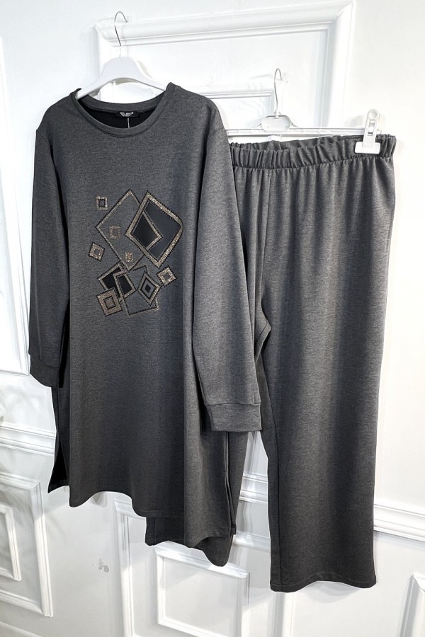 Yasmin Deri Detaylı Kare Taşlı İki İplik Penye İkili Takım - Antrasit Yasmin Deri Detaylı Kare Taşlı İki İplik Penye İkili Takım - Antrasit