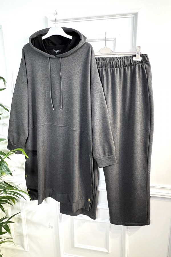 Öykü Kapşonlu Düğme Detaylı İki İplik Penye Takım - Antrasit Öykü Kapşonlu Düğme Detaylı İki İplik Penye Takım - Antrasit