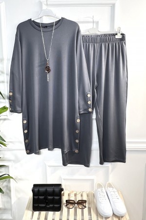 Hicran Full Esnek Likralı Düğmeli Takım-KOLYE HEDİYELİ- Gri Hicran Full Esnek Likralı Düğmeli Takım-KOLYE HEDİYELİ- Gri