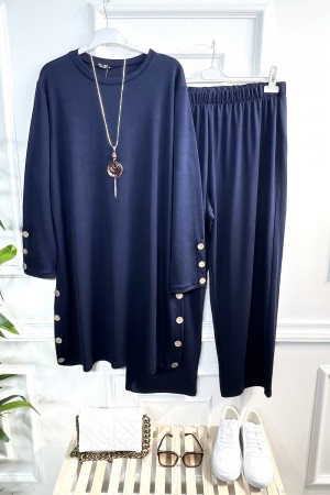 Hicran Full Esnek Likralı Düğmeli Takım-KOLYE HEDİYELİ- Lacivert Hicran Full Esnek Likralı Düğmeli Takım-KOLYE HEDİYELİ- Lacivert